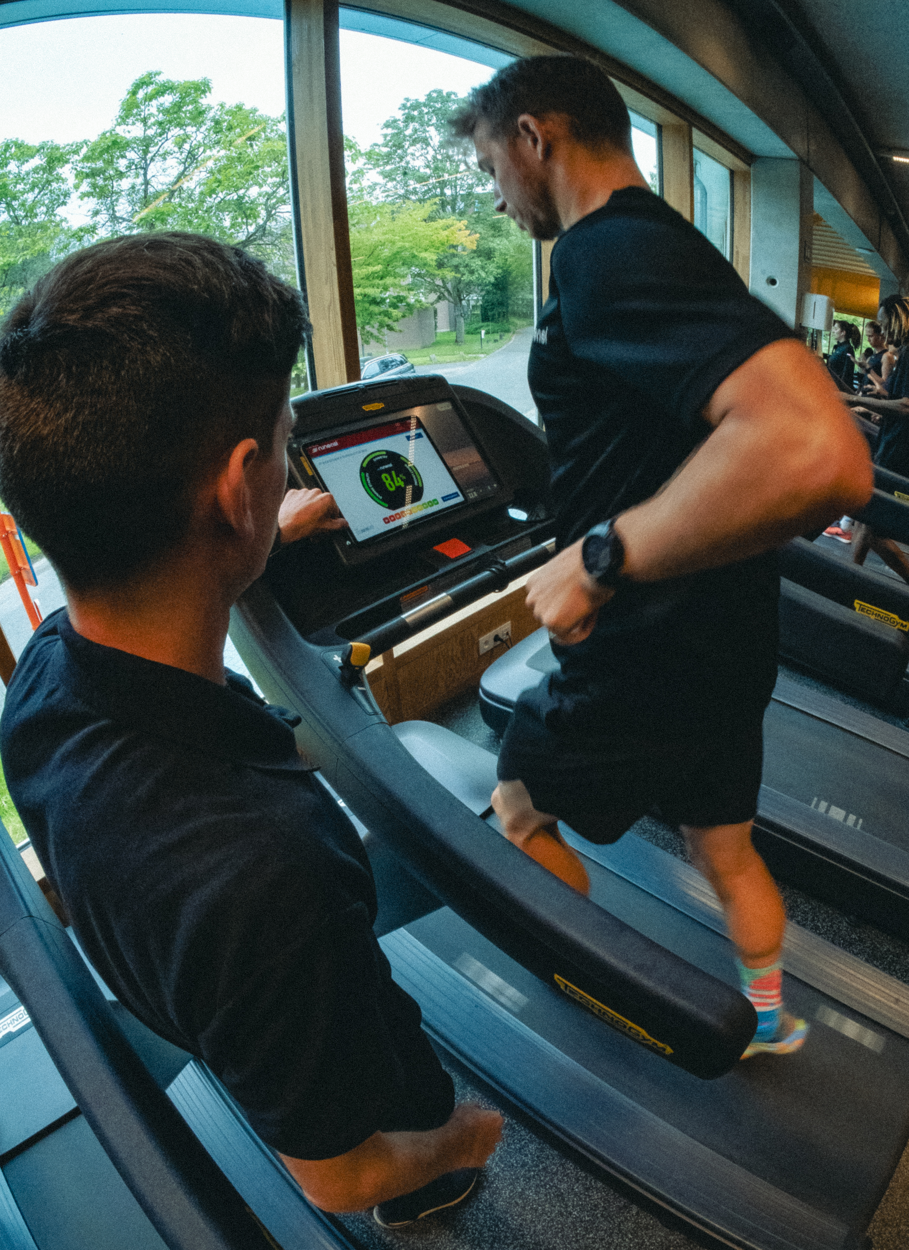 Runner using RunEasi treadmill gait analysis with real-time feedback